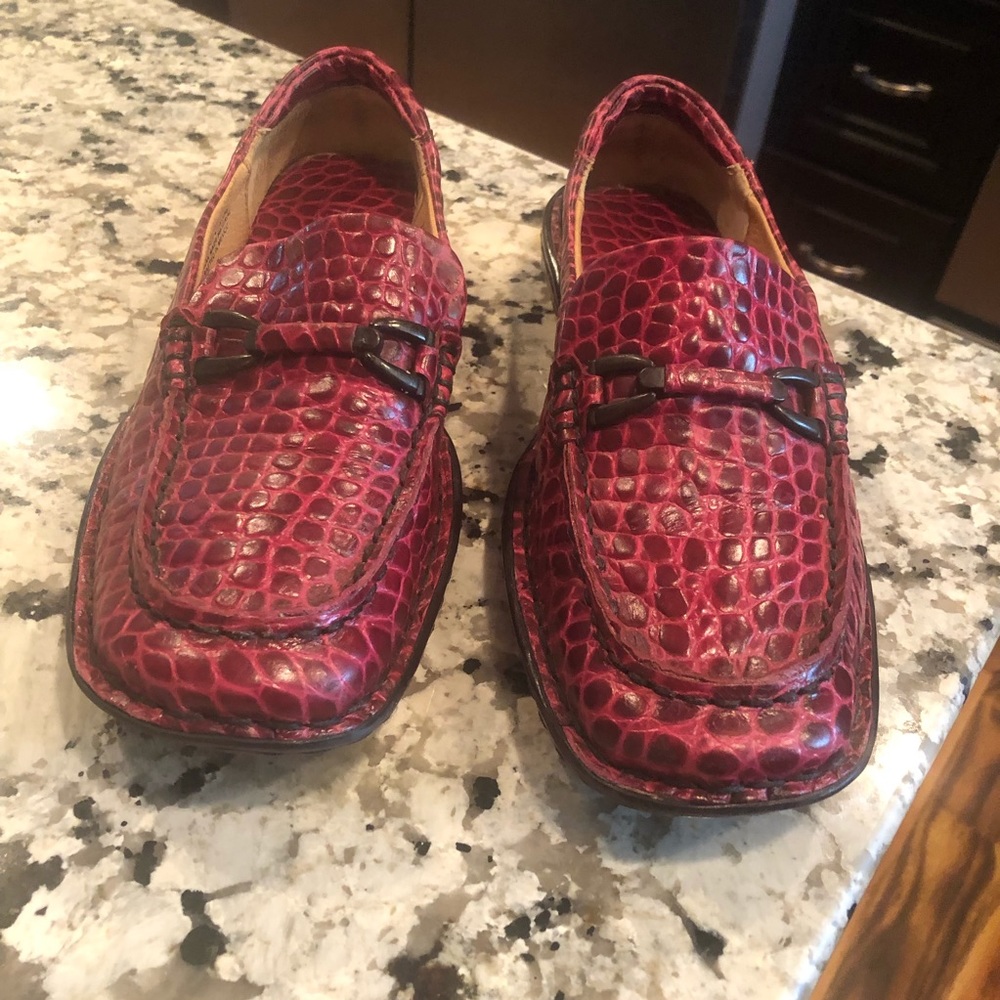 BORN Red Croc Leather Loafers Flats 7 / 38